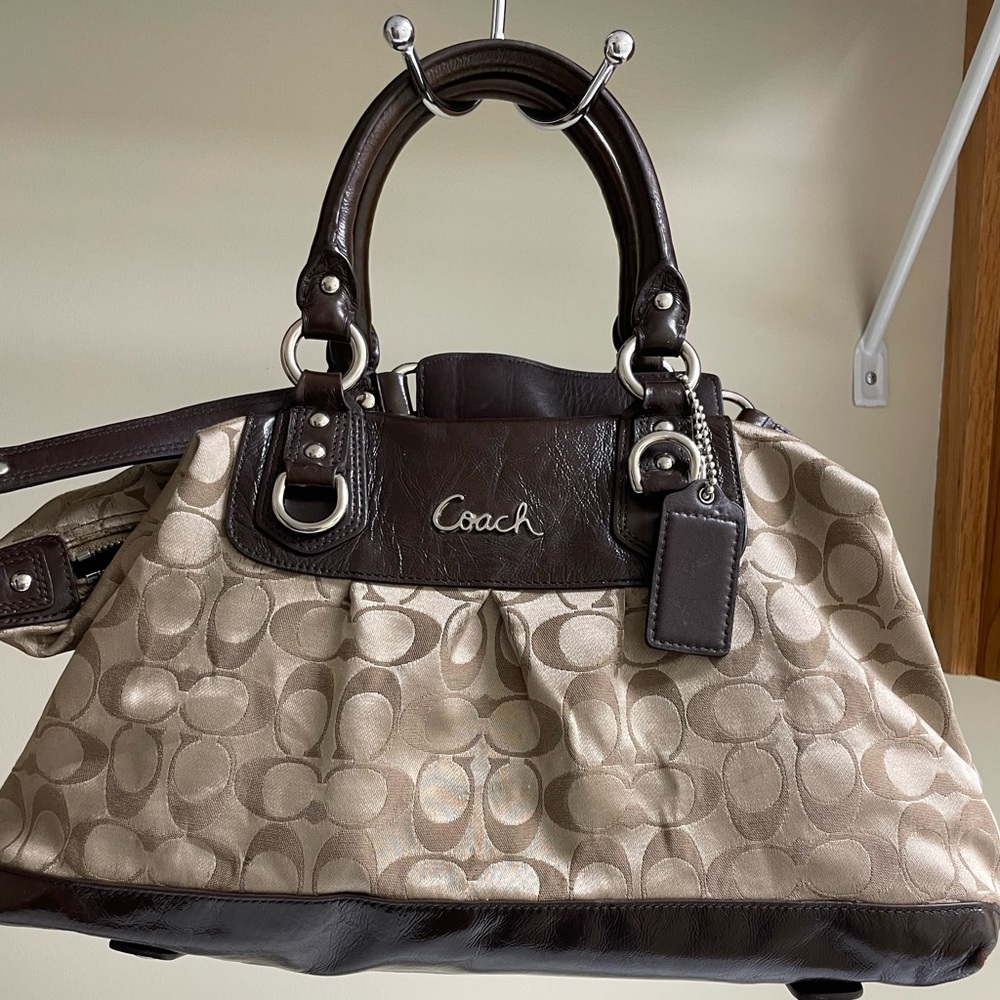Coach Signature shoulder bag